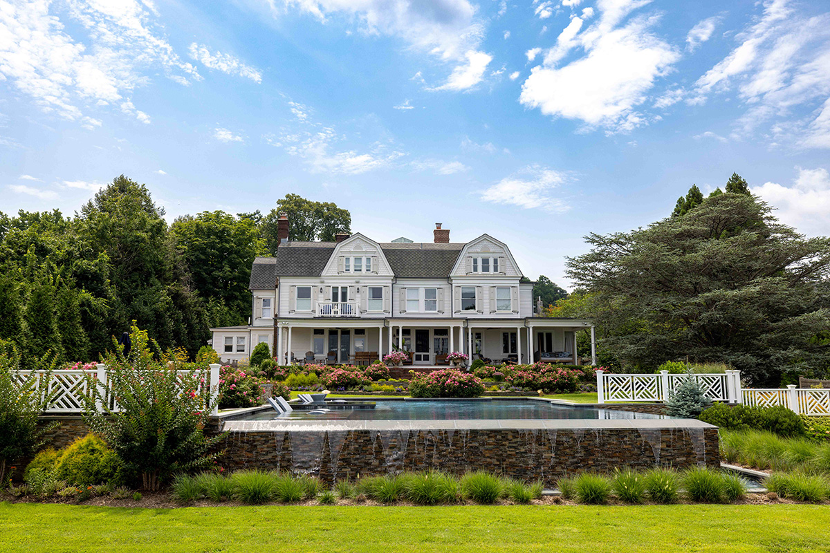 Custom swimming pool